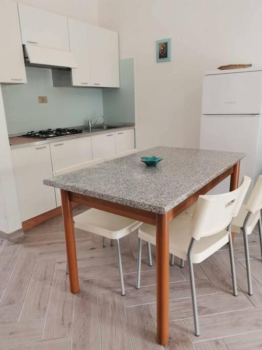 Casa Di Lu' - Bilocale Con Giardino - Porto Polloアパートメント エクステリア 写真